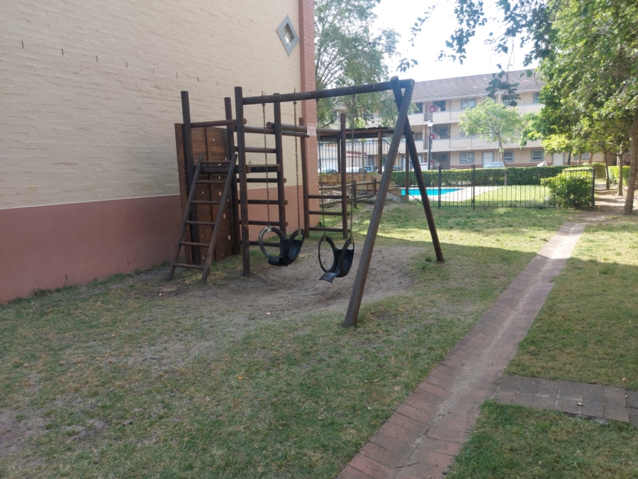 To Let 2 Bedroom Property for Rent in Pinelands Western Cape